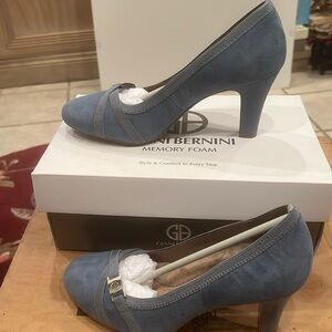 Gianni Bernini Memory Foam Pumps in Violetta Blue Vintage Jean Sz 8 NEW